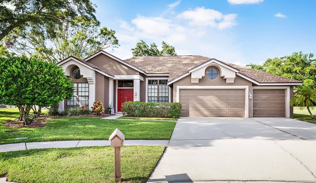 THE PINE WARBLER 4 BEDROOM 2.5 BATH POOL HOME PERFECT FOR ONE OR TWO FAMILIES