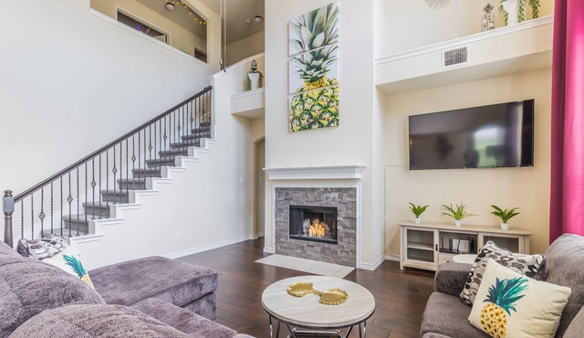 The Pineapple House - 15 Min. to Downtown Ft Worth