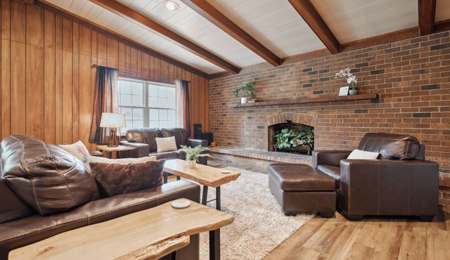 The Pineapple House with Pool and Guest House