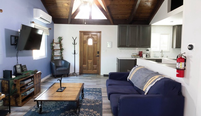 The Pinecone House- EV Charger+Dog Friendly+Views!