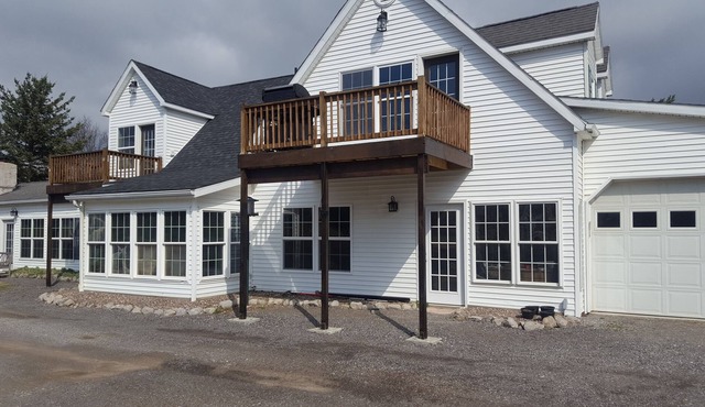 The Pinecone Room - Sleeps Up To 4 People!