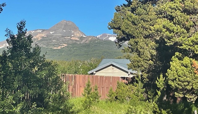 The Pinecone Cottage East Glacier Park