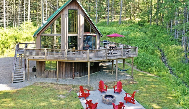 The Pines on Maples~ Hot Tub ~ Fire Pit & Indoor Fireplace - Game Room