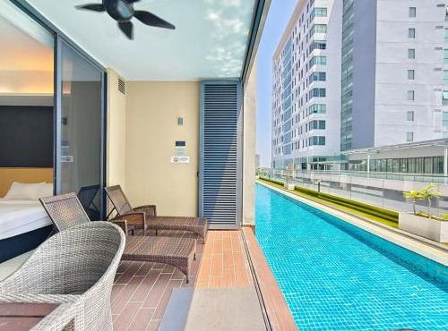 The Pines Poolside Suite