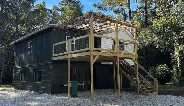 The Pines Retreat - Rustic Modern Camp