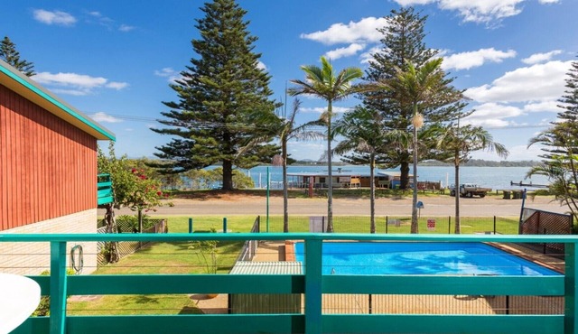 The Pines Units Manning Point