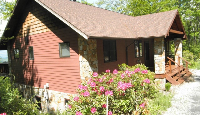 The Pinewoods: Secluded with hot tub, dark skies and sunsets beckon