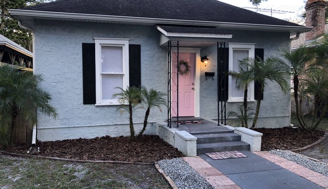 The Pink Door Cottage-Historic Sanford