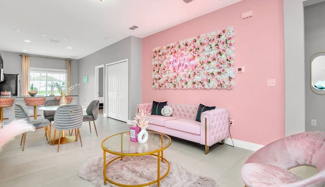The Pink Haven, Stylish 3BR/2BA duplex home perfect for groups and girls trip!