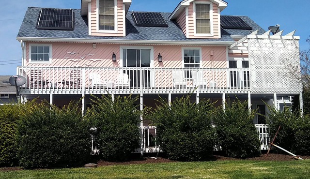 The Pink House: 100 Steps to the Beach!