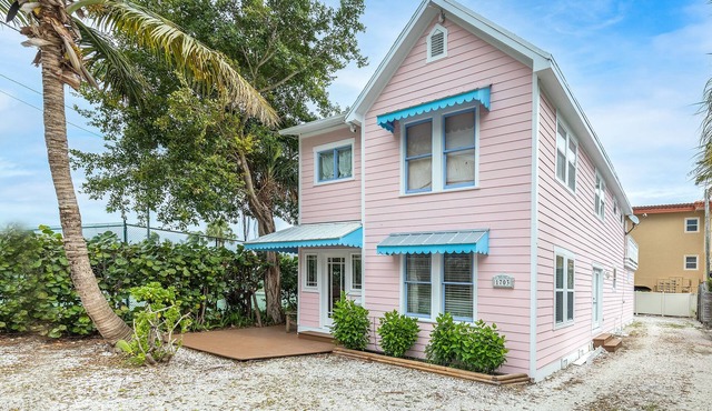 The Pink House Unit B: A Cozy Retreat Steps from the Beach