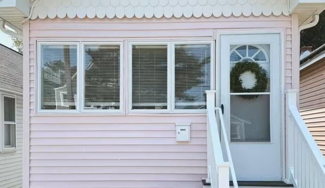 The Pink Somer, your Jersey-Shore memory maker