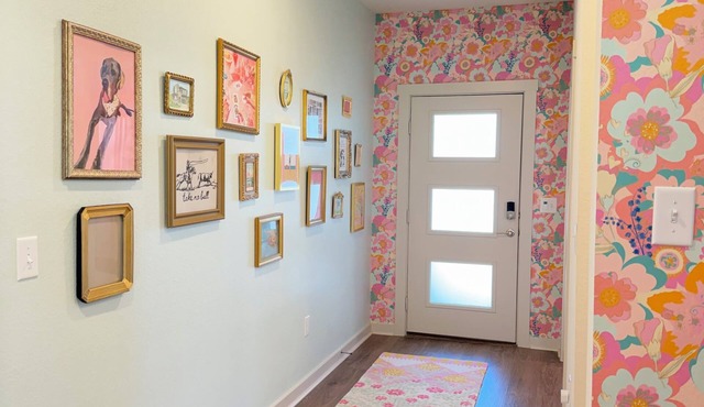 The Pink Stampede: Tremendous 5-bedroom House in vibrant Austin
