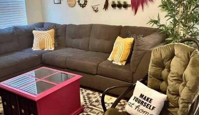 The Pink Table- Cozy, private townhouse (Monthly)