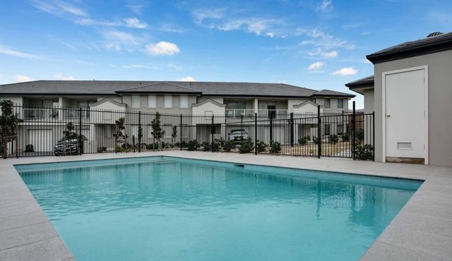 The Pinnacle - 3bd fully furnished townhouse, free shuttle bus to station