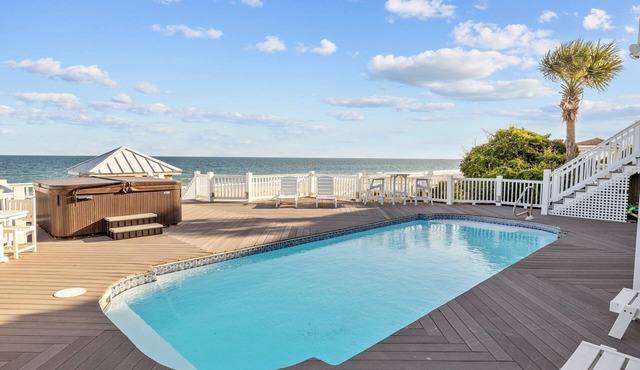 The Pinnacle - OCEANFRONT Home. Amazing Views, Pool, Hot Tub, 2 Kitchens,nDeck