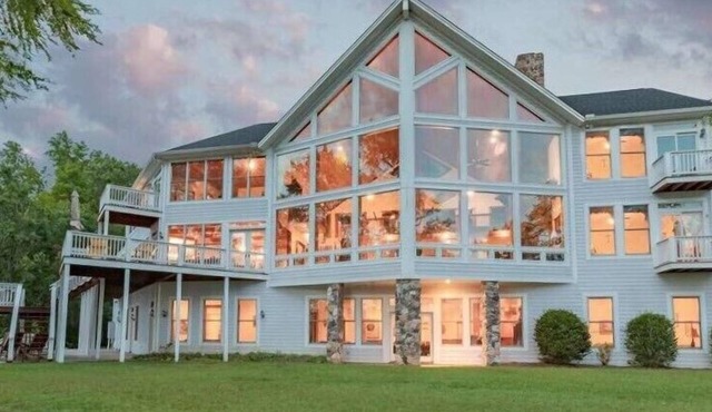 The Pinnacle | Spacious Waterfront Estate |3+ acres