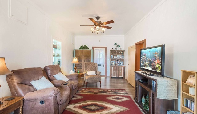 The Pioneer House | Willcox Wine Country Cottage