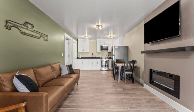 The Pit Stop - Car Themed Apartment in Blackfoot