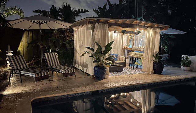 The Place, a beautiful private and quiet, cozy, room with microwave refrig.