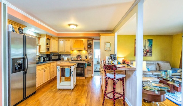 The Place Between The Lakes/4 BDR, 4 Beds. Non-Smoking Property Inside & Out.