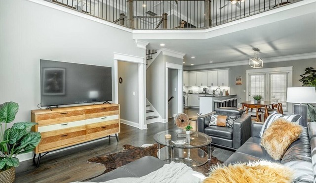 The Place | Lux 3 Bedroom 3 Bathroom | Close to DT