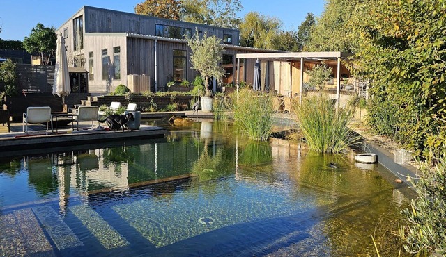 The Plant House by Group Retreats - sleeps 14 guests in 6 bedrooms