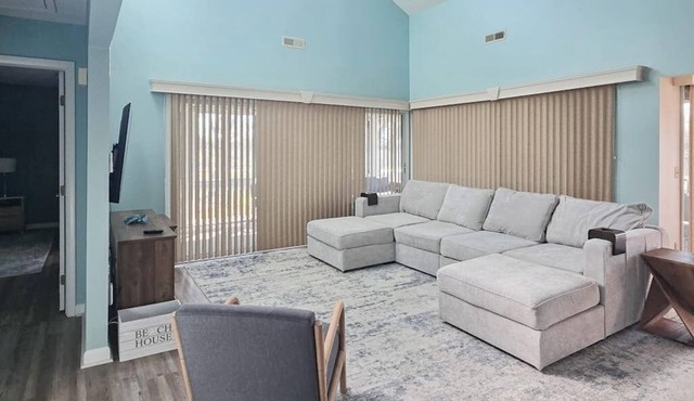 The Plantations condo w/shared tennis court, balcony, WIFI