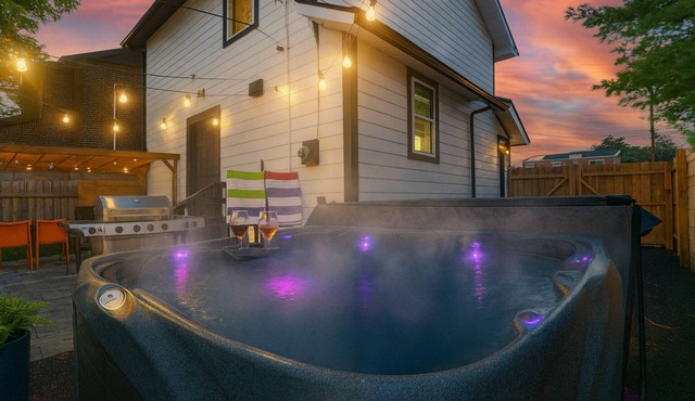 The Play Haus! Hot Tub-Game Room-Firepit-Families
