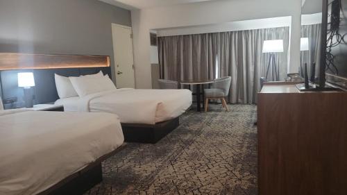 The Plaza Hotel Columbus at Capitol Square