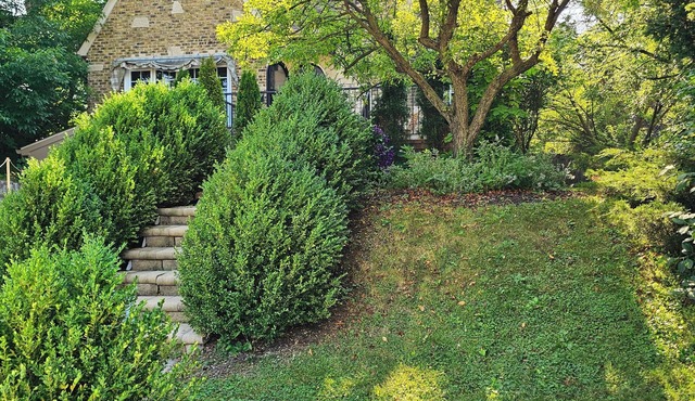 The Pleasant Hill Cottage-Storybook Luxury Near Lake Michigan & Heart Of It All!