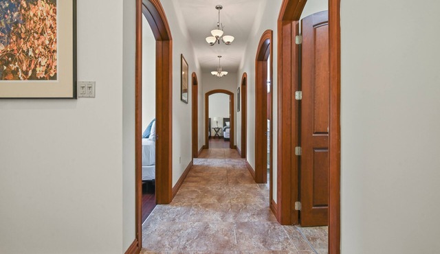 The Poconos Hideaway Cozy 7BR with Hot Tub & Nature Views