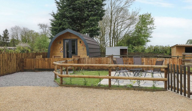 THE PODDY, romantic, with a garden in Lyneham