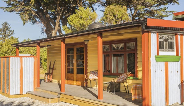 The Pohutukawa Cottage.Tranquil.and unusual