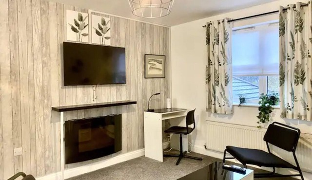 The Point , 2 Bed, Parking - Pass the Keys