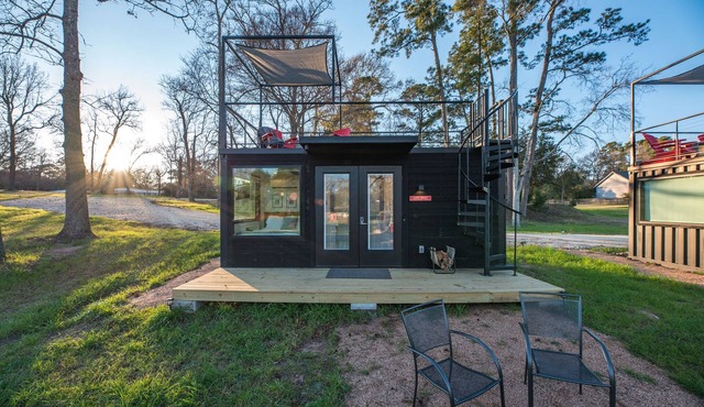 The Point: 2 mins to Lake Conroe! Rooftop deck, Heated Pool, Fire Pit