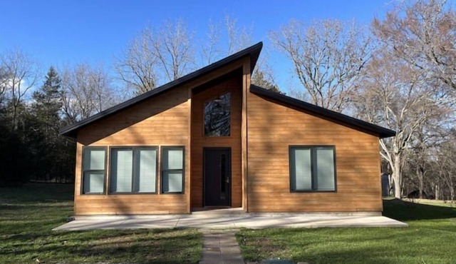 The Point a modern Retreat at Table Rock Lake - two blocks from water