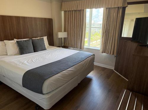 The Point Hotel & Suites - 503 Luxury - Pool view - Close to Universal