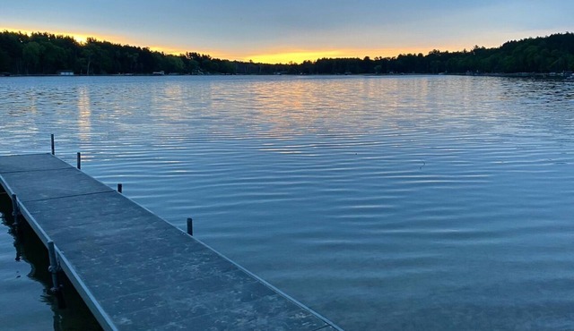 The Point on Fish Lake! Luxury Updated Lakefront Sleeps 12