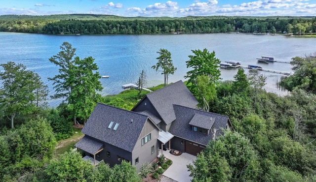 The Point On Green Lake & Betsie River | Dogs OK