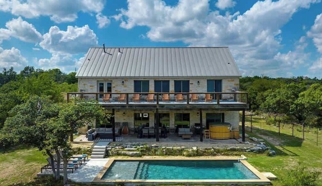 The Point Serene Hill Country Views With Pool & Hot Tub