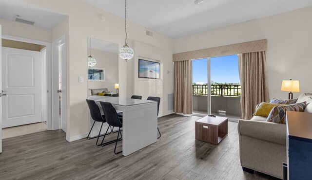 The Point · The Point, lux apartment, Close to Universal