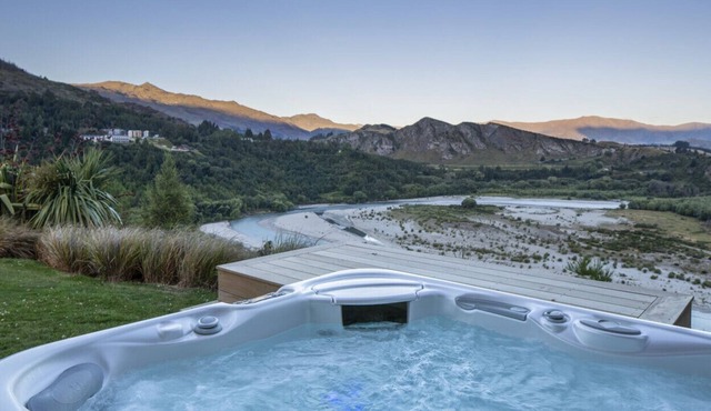 The Point - Villa by the river