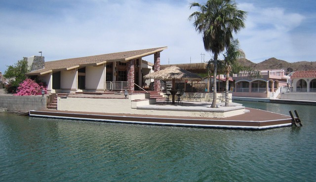 The Pointe- Waterfront Peninsula House in Moovalya Keys