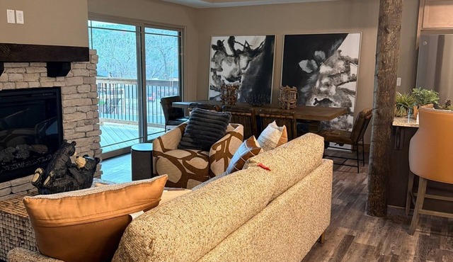 The Pond-A-Rosa is a quiet retreat in the rolling hills of the Ozarks