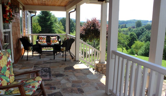 The Ponderosa - 4BR/3.5BA Home w/Hot Tub, WiFi, & Near New River State Park
