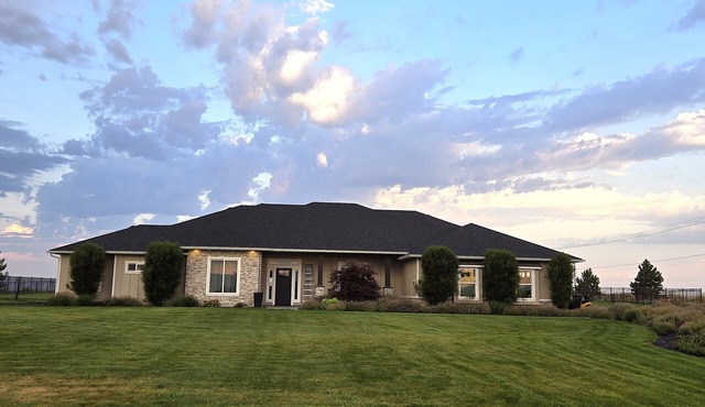 The Ponderosa - Walla Walla Wineries Minutes Away!