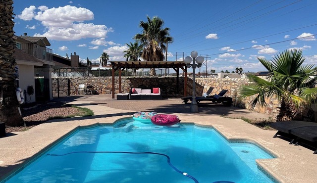 The Pool House -by Shopping, Hiking & Fort Bliss