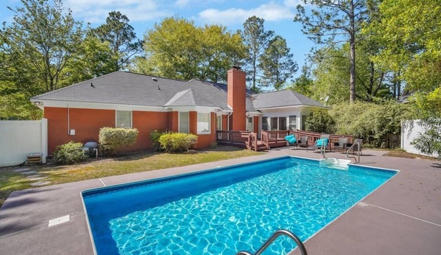 The Pool House - Close to Georgia Southern!