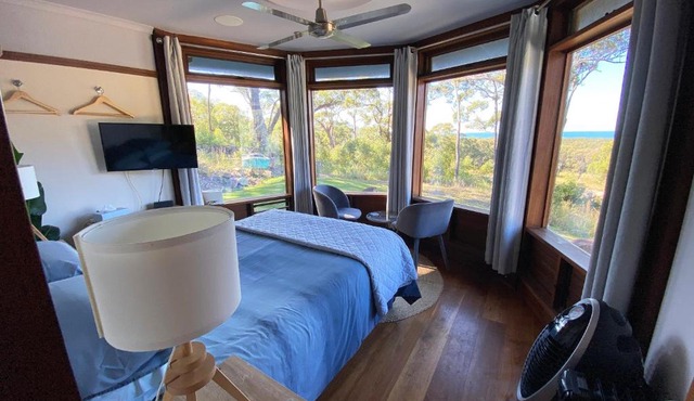 The Pool House - Crescent Head - stunning ocean views, pet friendly